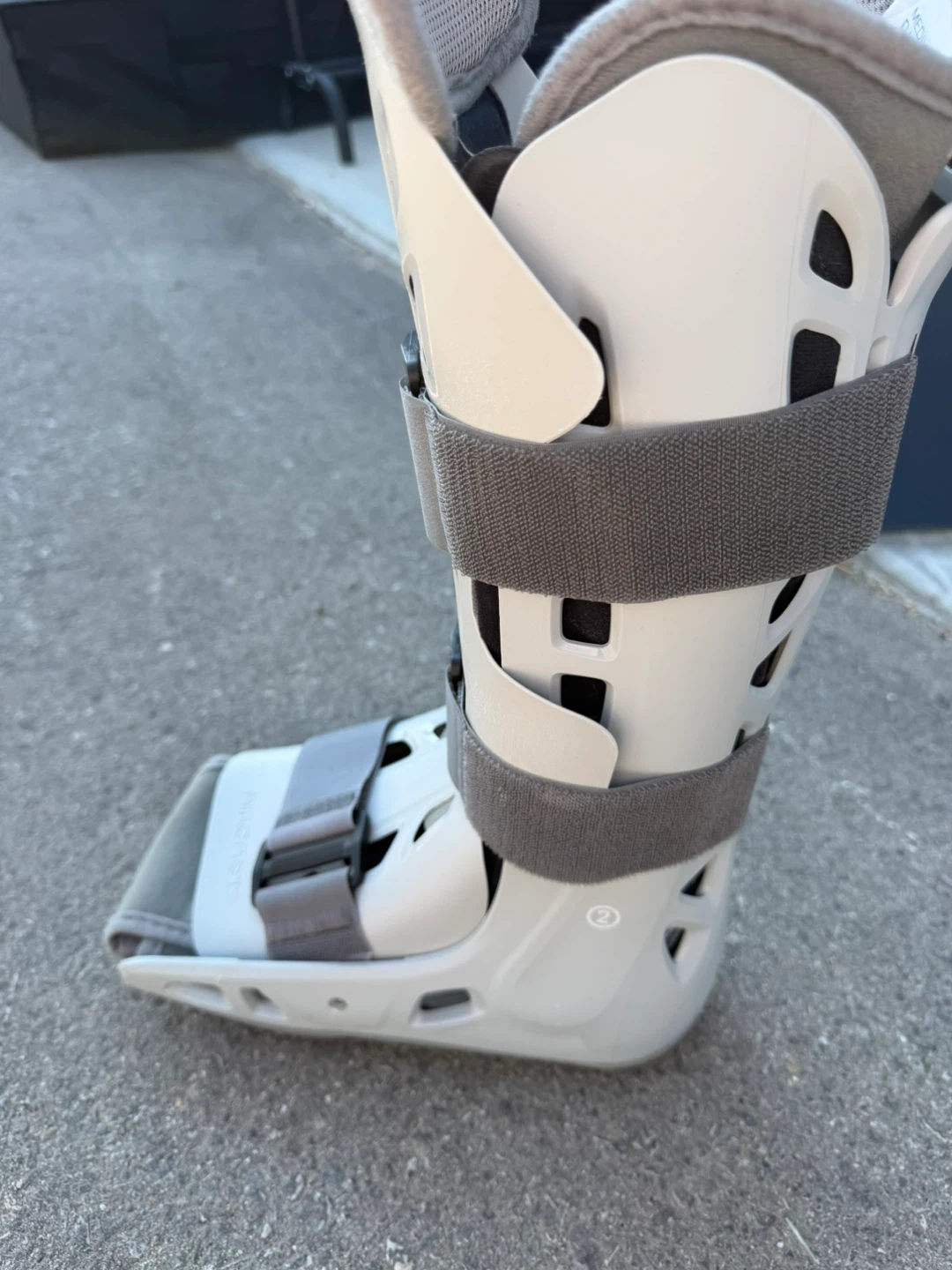 Aircast Walking Boot, Medium