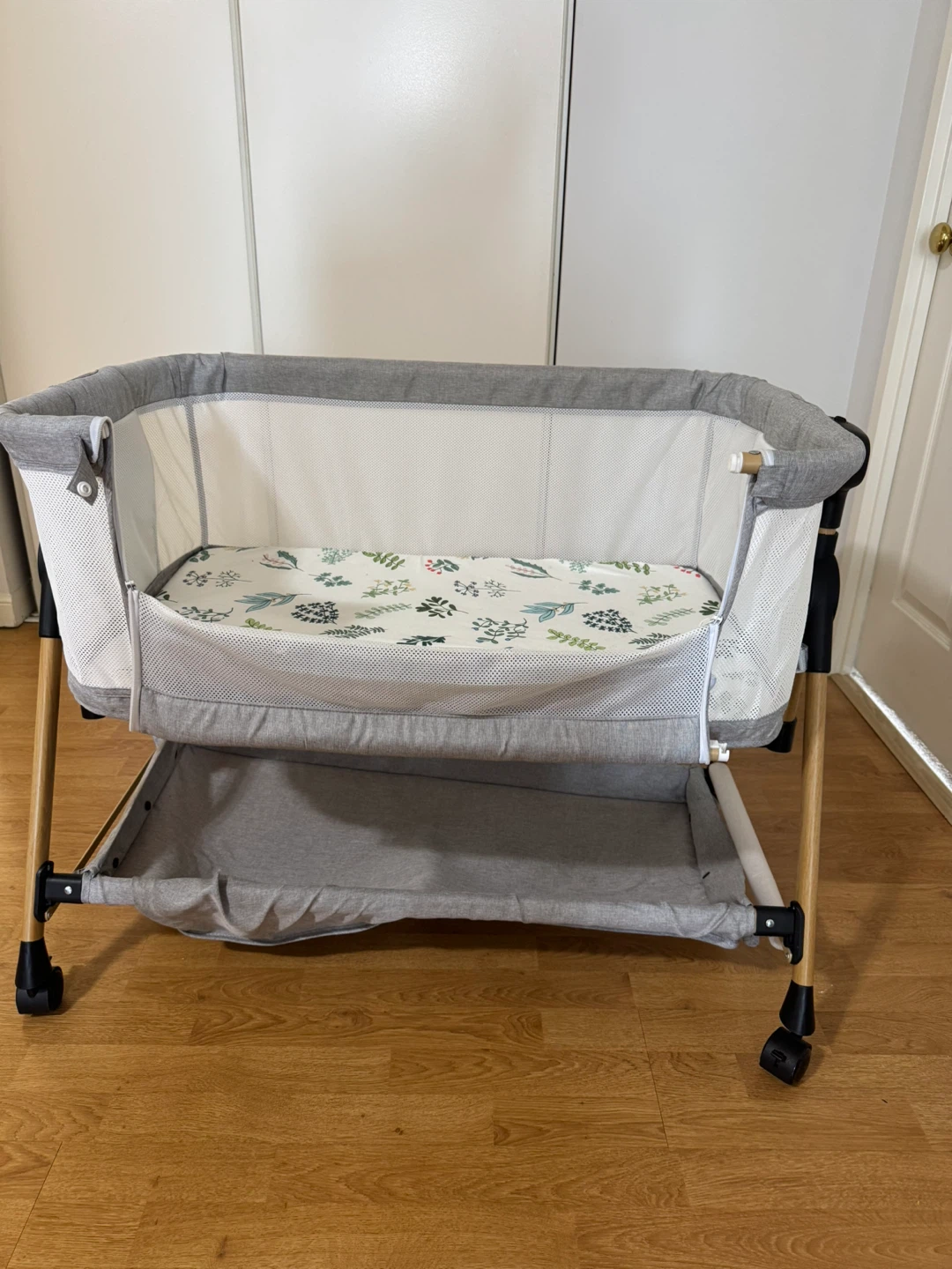 Baby Bedside Bassinet - photo 2