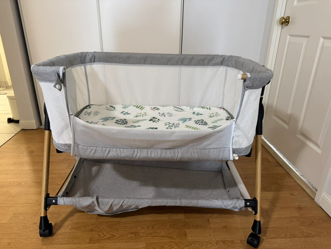 Baby Bedside Bassinet - photo 3
