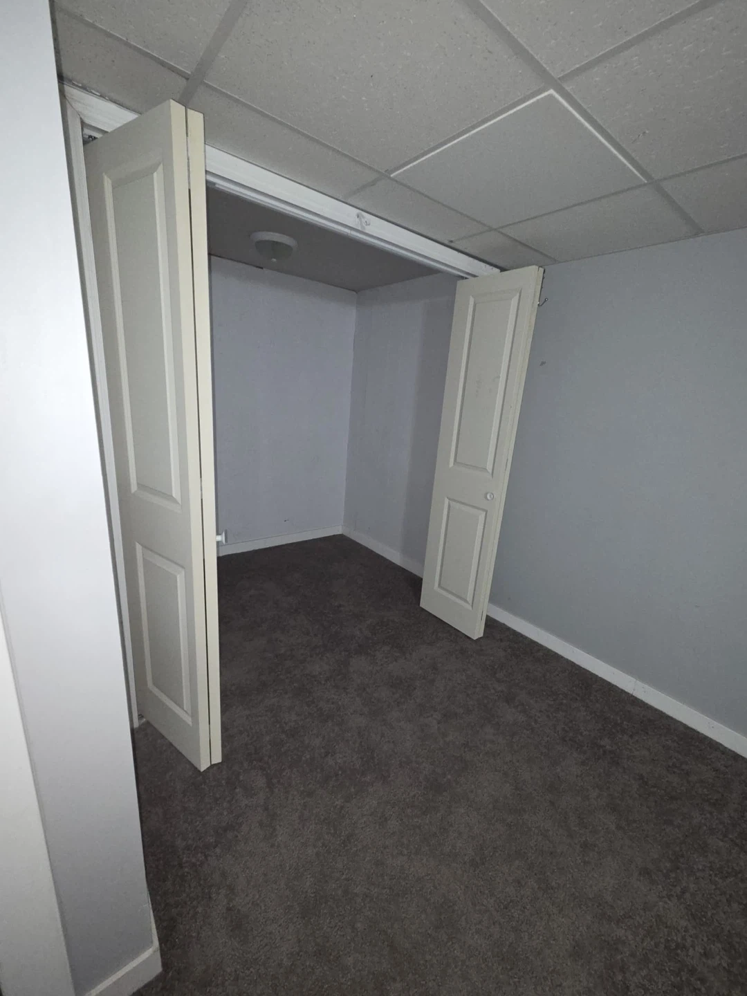 2 bedroom basement rent asap - photo 2