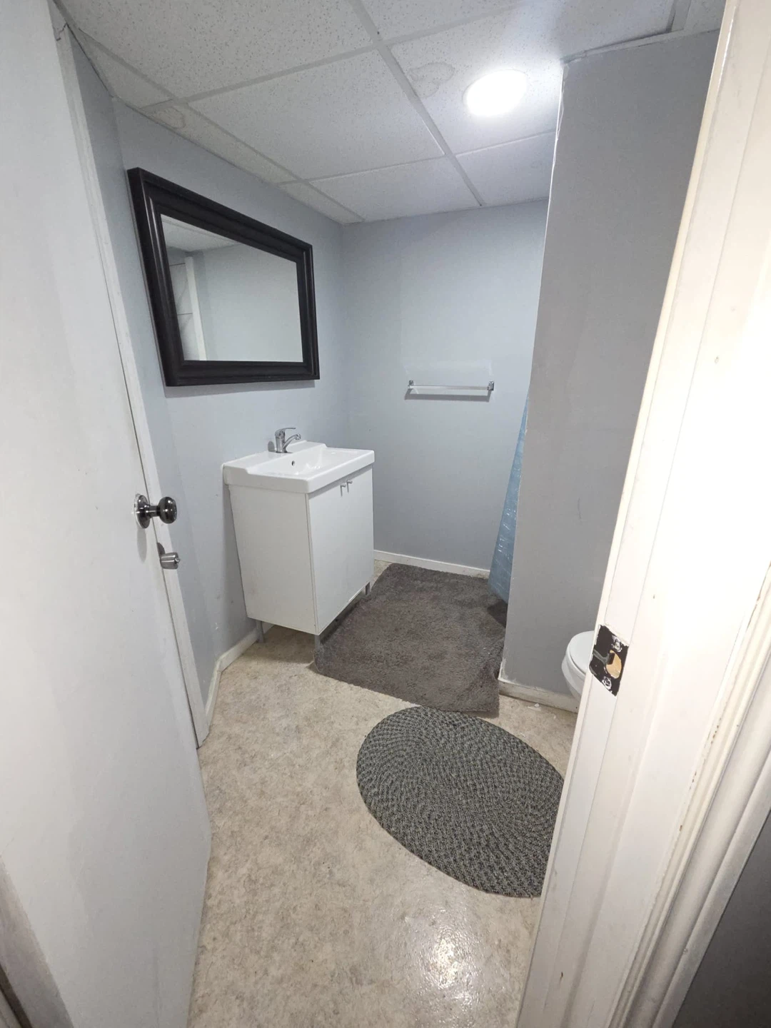 2 bedroom basement rent asap - photo 4