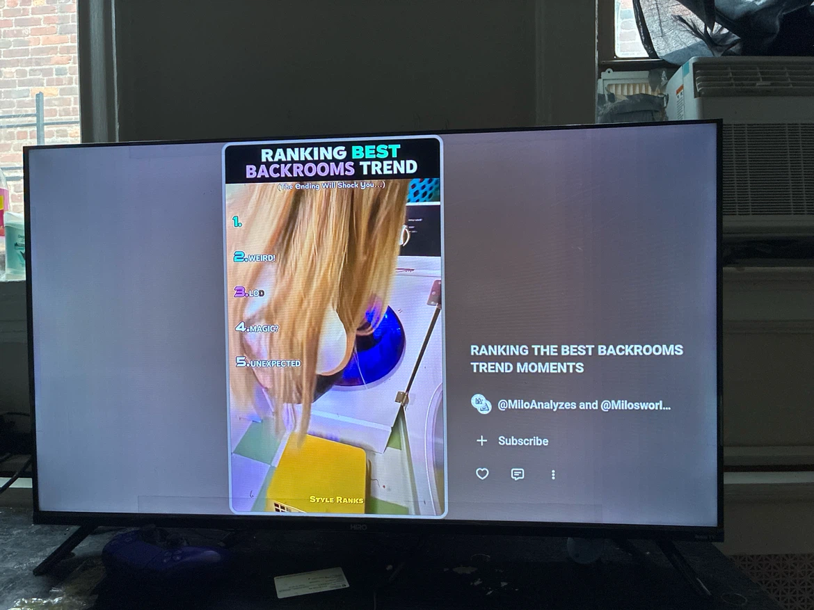 40 inch Roku tv UHD - photo 2
