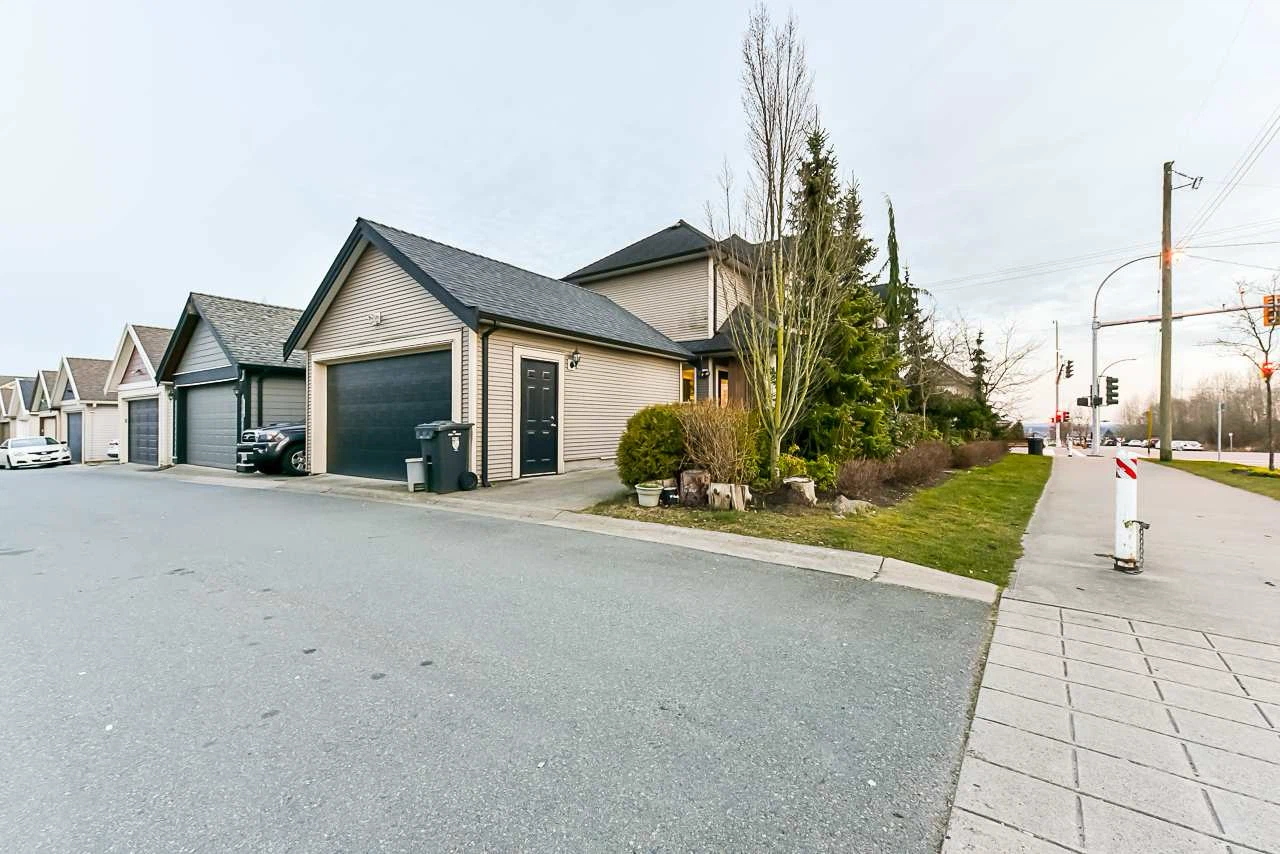 Spacious & Bright 1100 sqft Suite in Langley