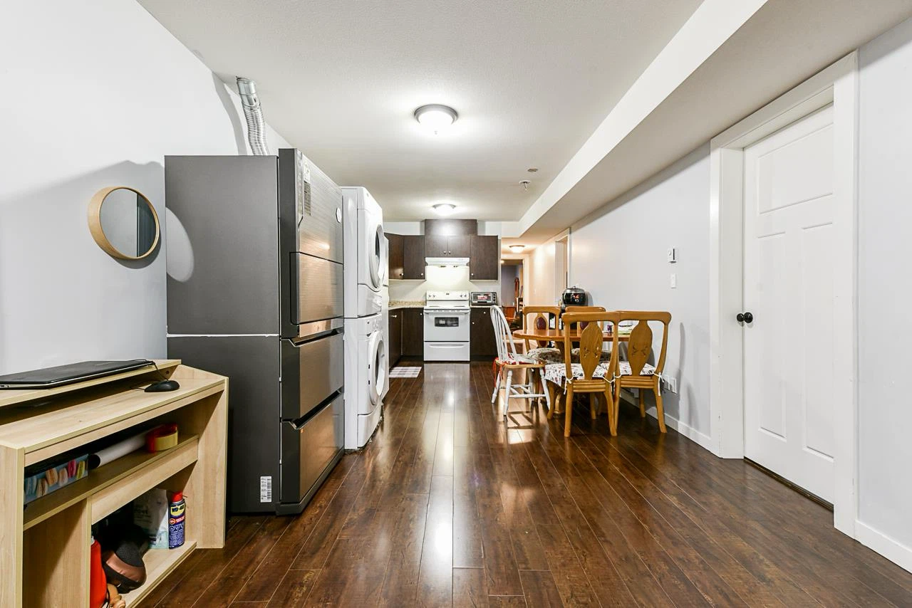 Spacious & Bright 1100 sqft Suite in Langley - photo 2