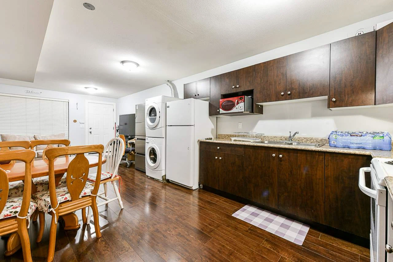 Spacious & Bright 1100 sqft Suite in Langley - photo 3