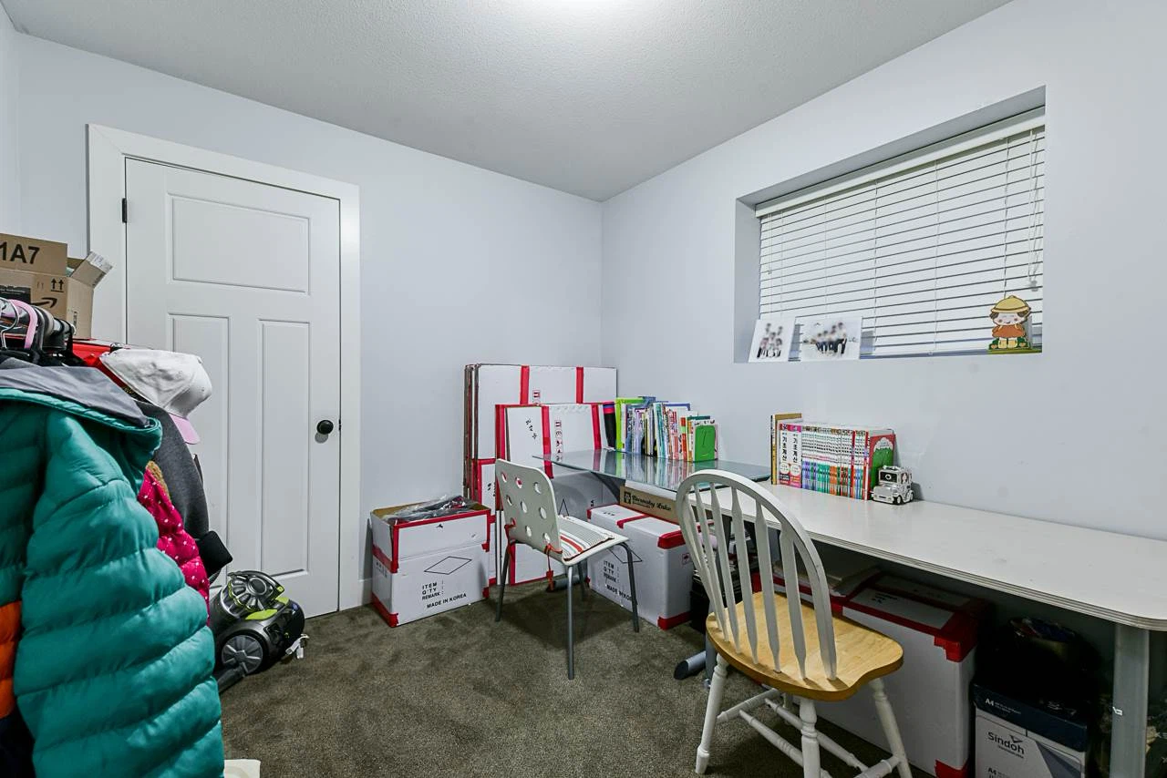 Spacious & Bright 1100 sqft Suite in Langley - photo 4