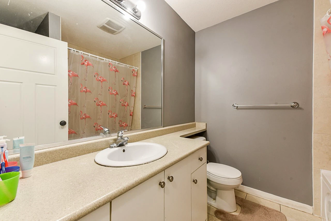 Spacious & Bright 1100 sqft Suite in Langley - photo 5