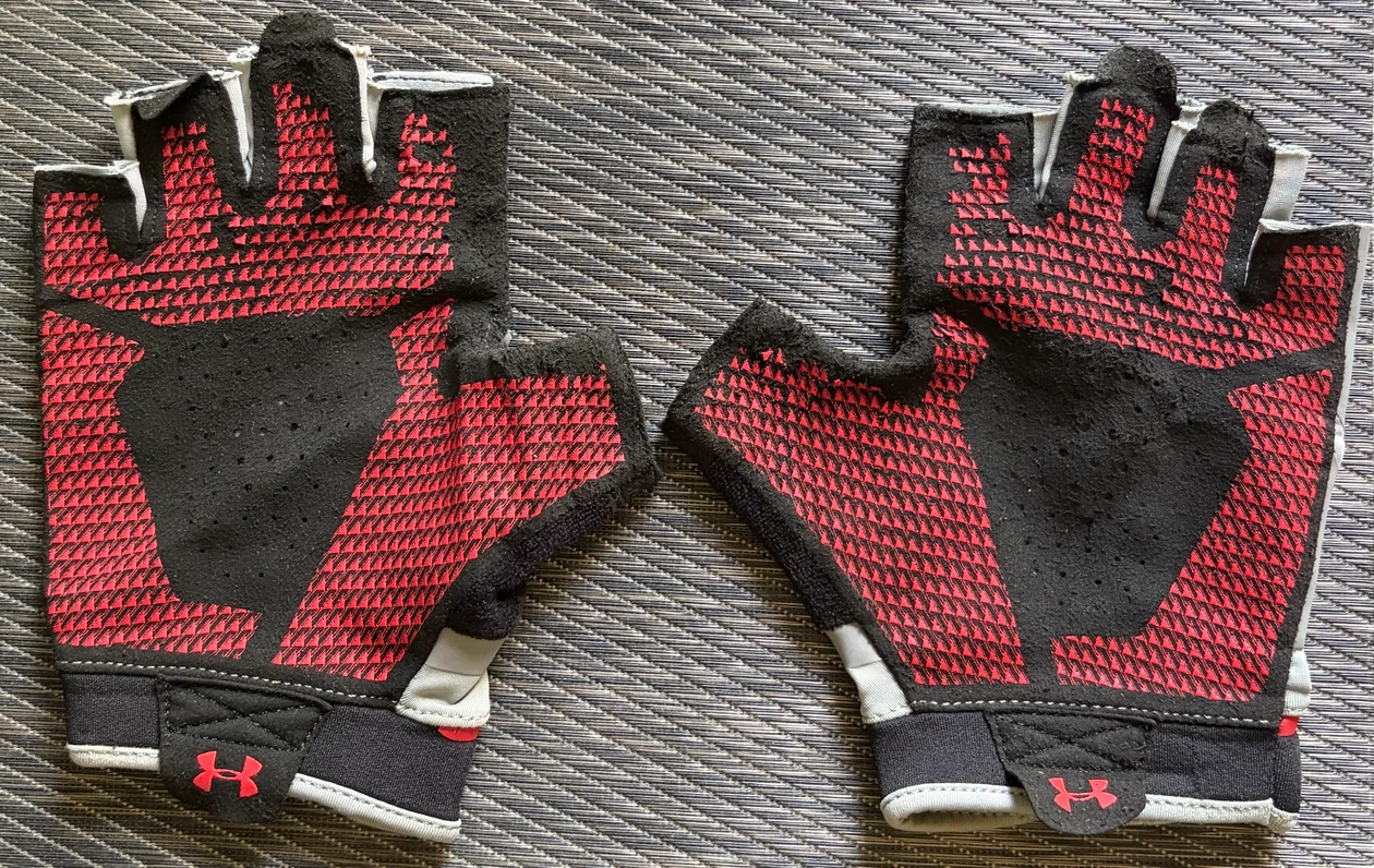 Under Armour Fingerless Workout Gloves - photo 2