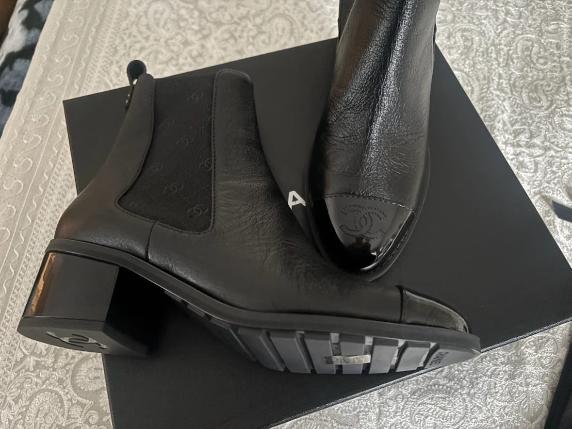 Chanel Black Leather Chelsea Boots - photo 4