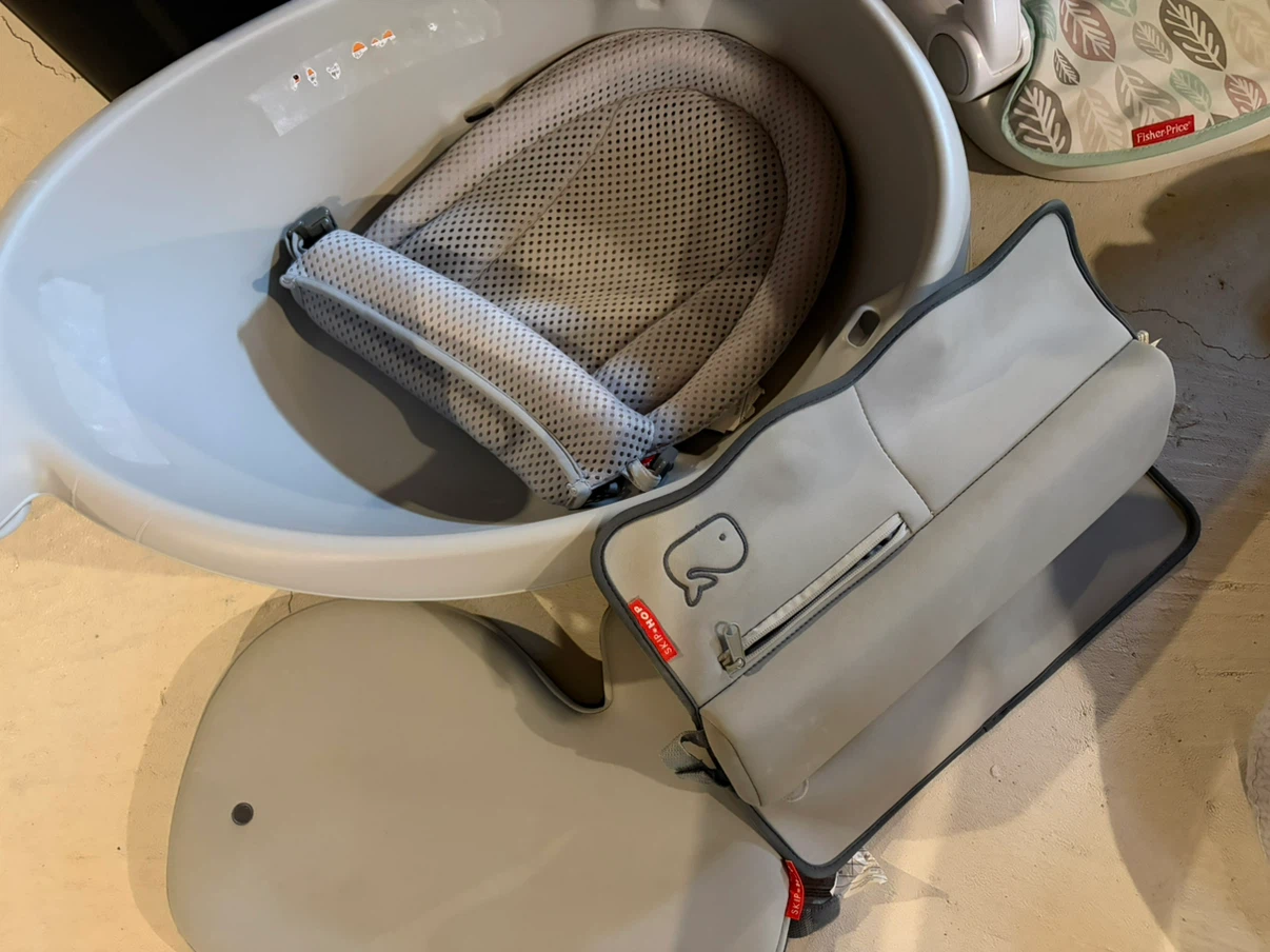 Skip Hop Baby Bath Tub with Newborn Sling