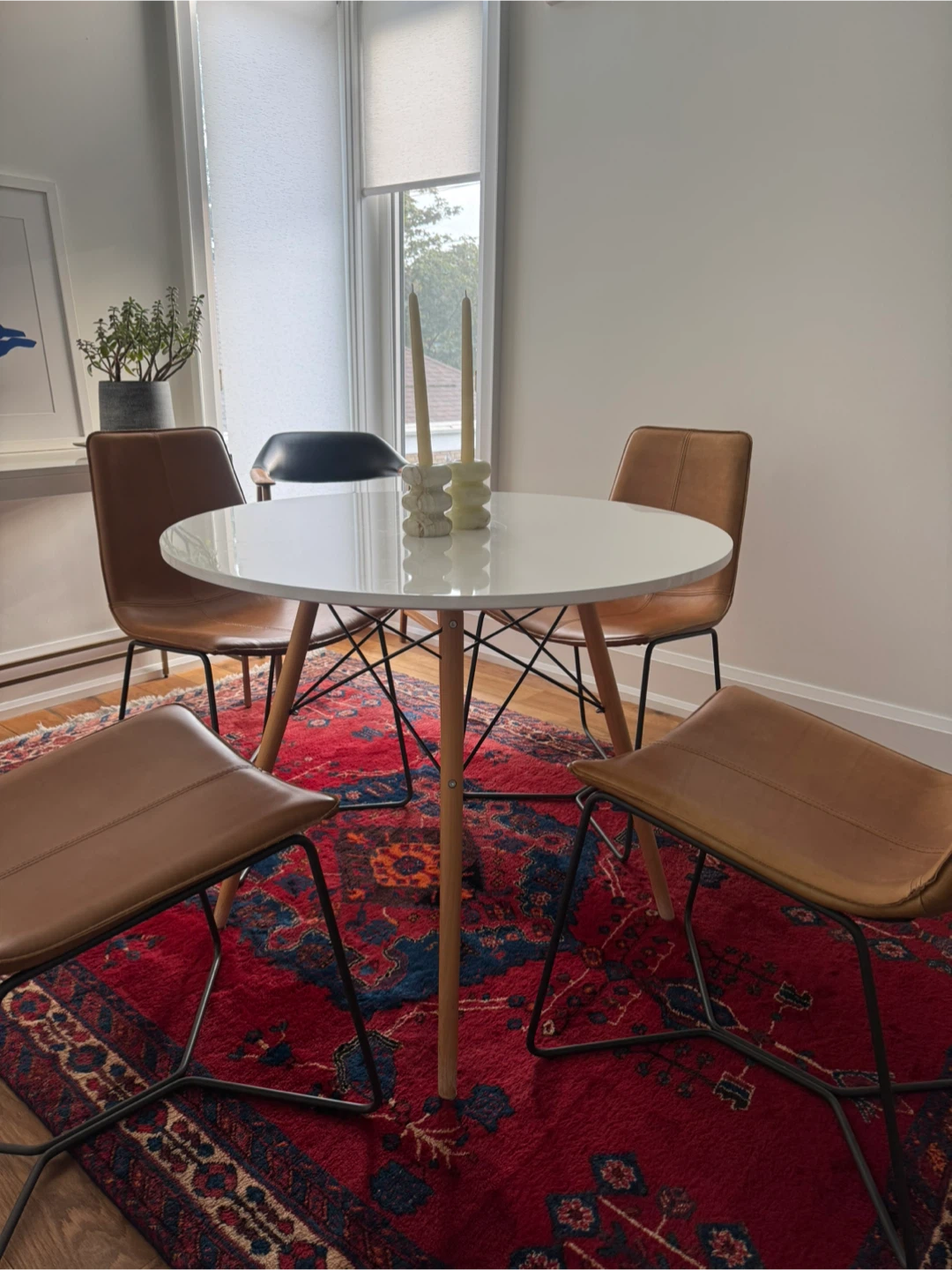 White Round Dining Table - photo 2