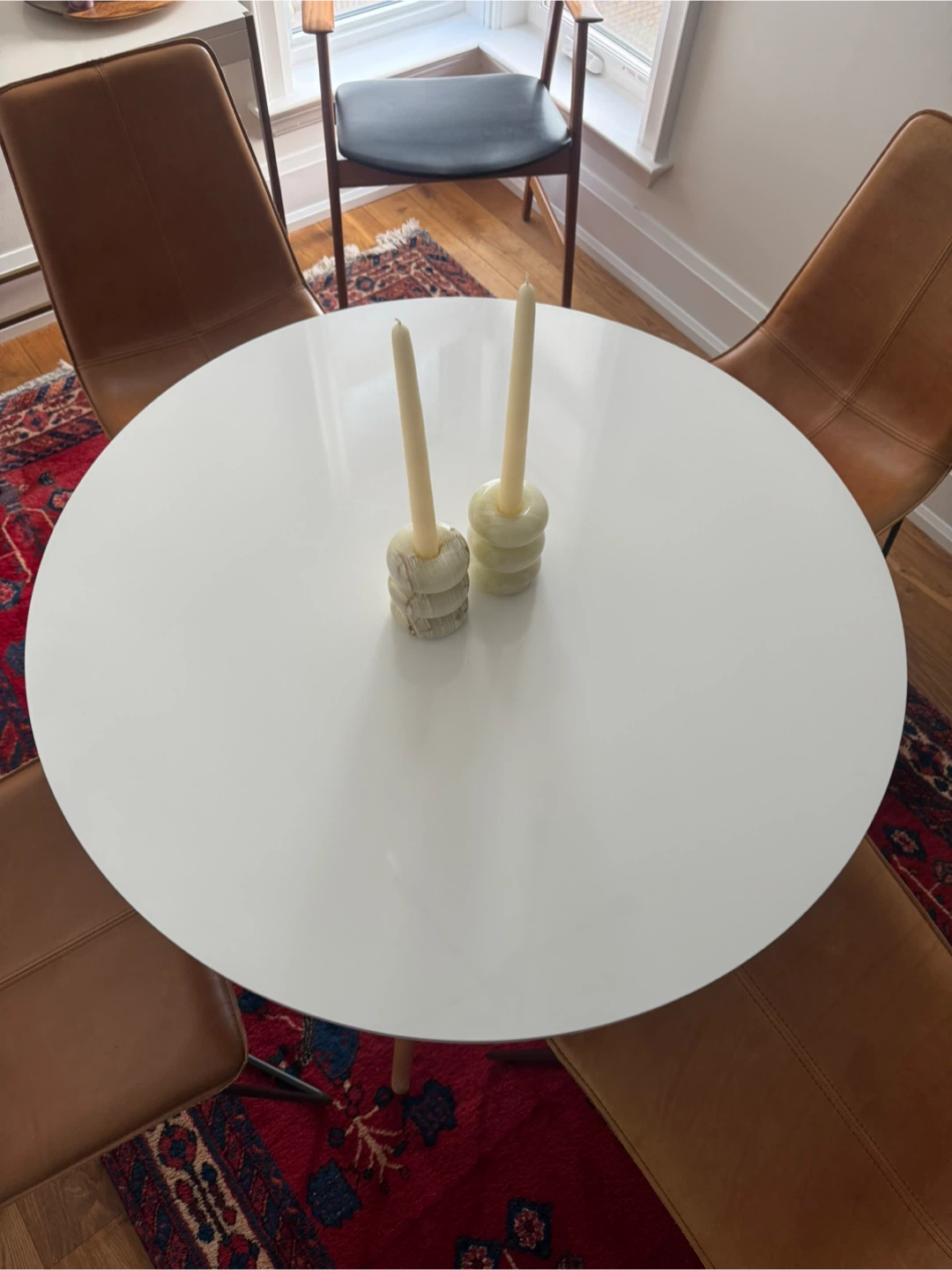 White Round Dining Table - photo 3
