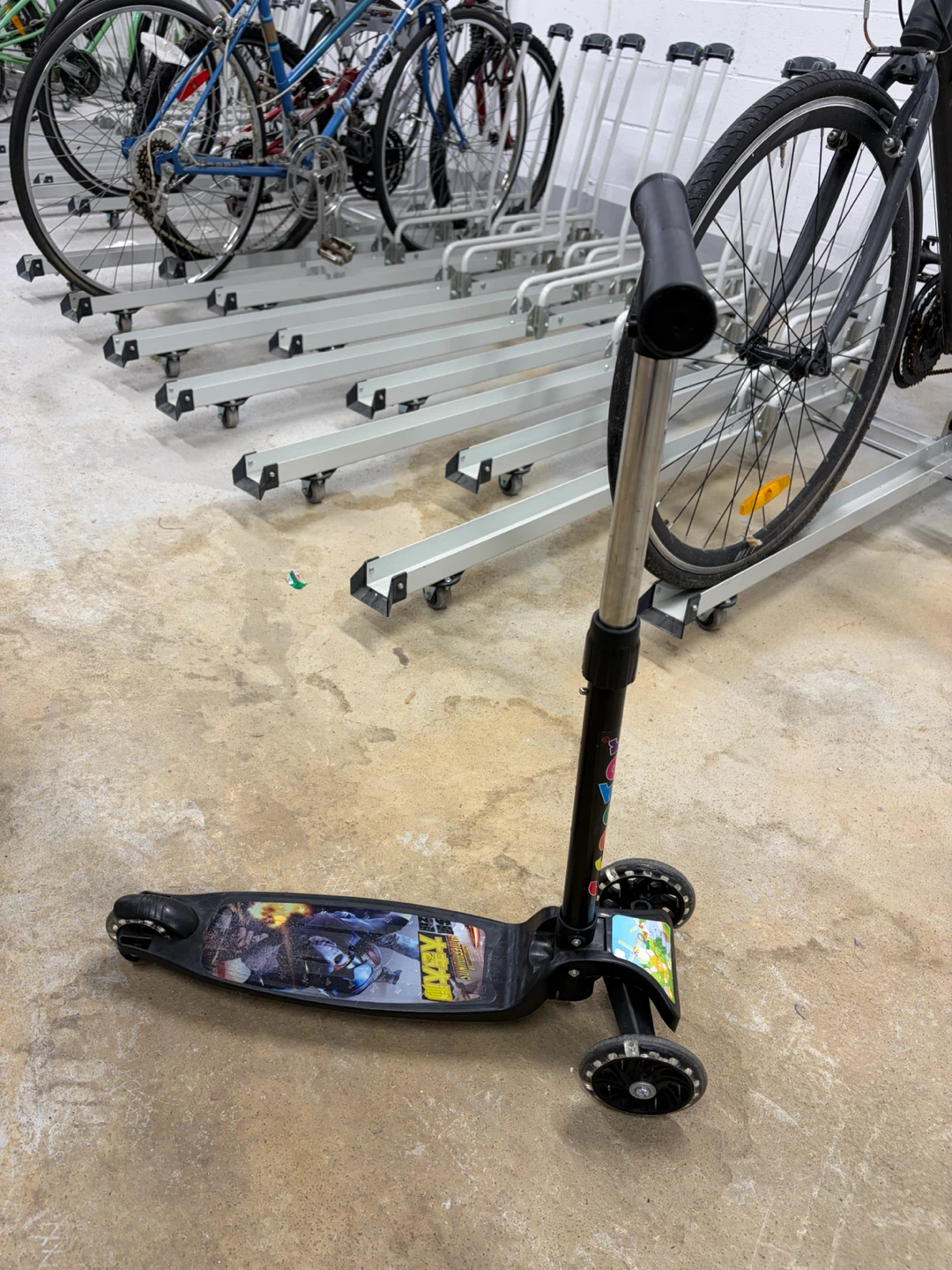 Three-wheeled Kids Scooter