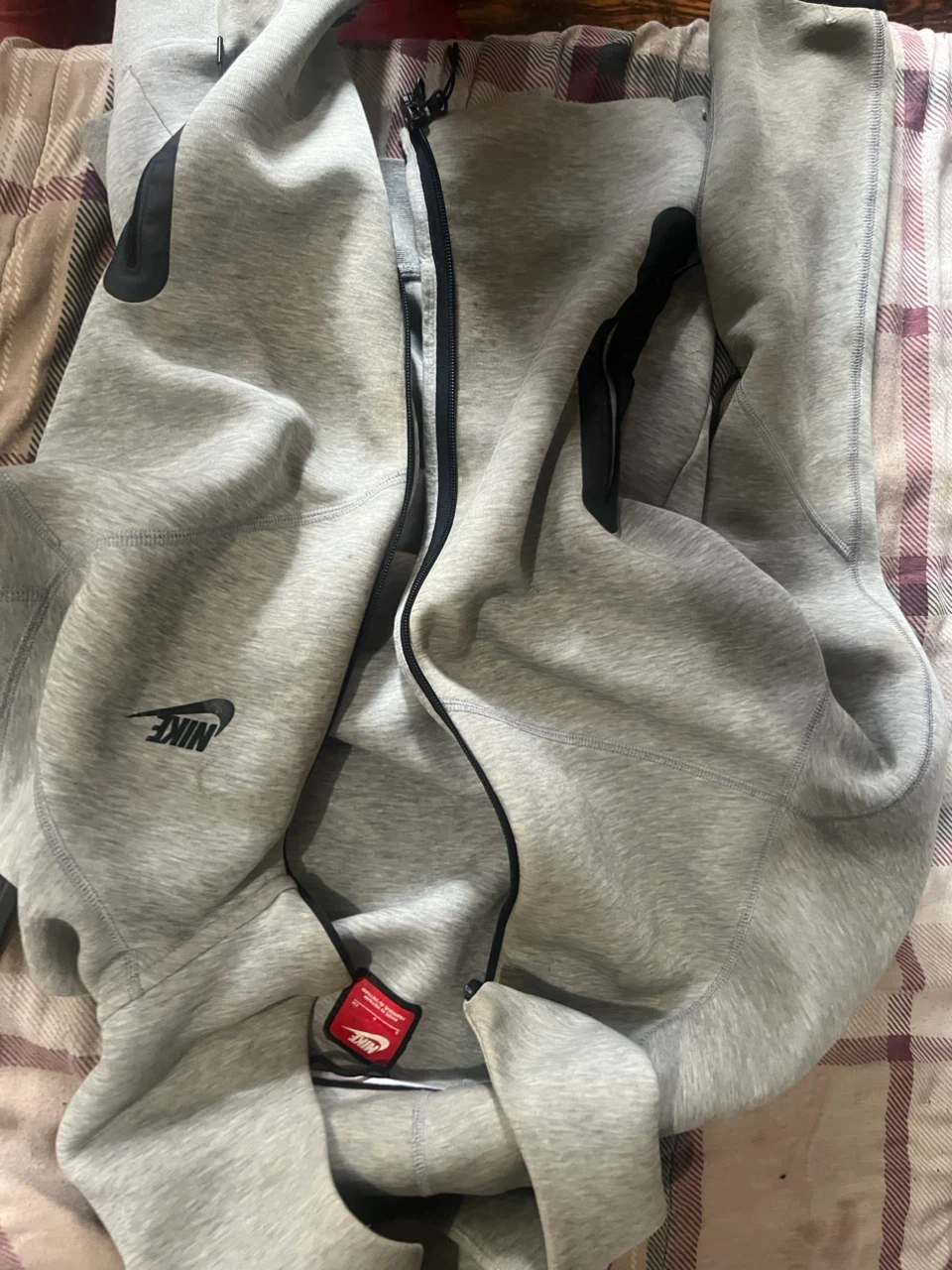 Used grey Nike tech size S