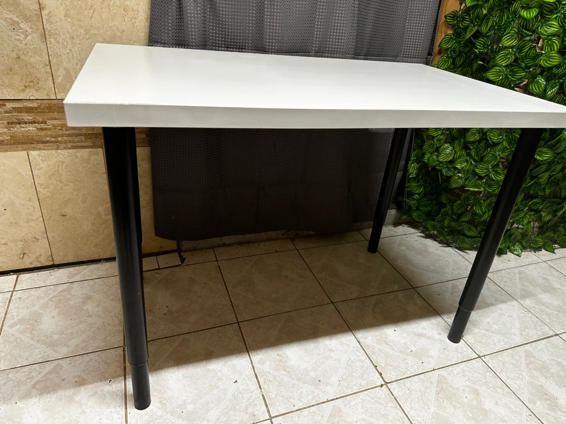 IKEA’s White desk with adjustable legs
