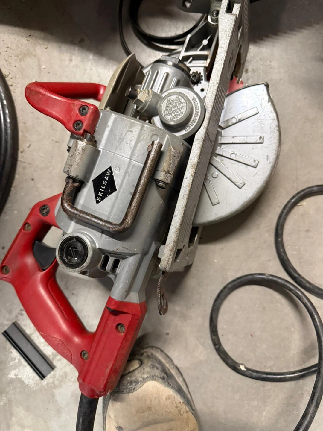 Skilsaw worm drive circular saw