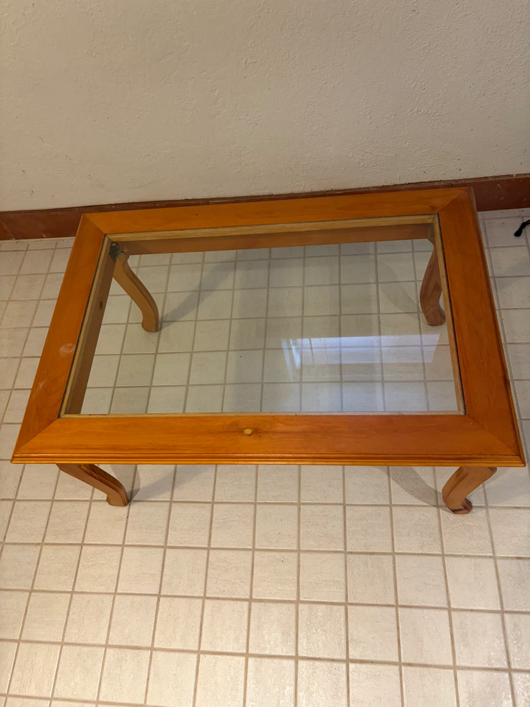 Wooden coffee table with glass top - photo 4