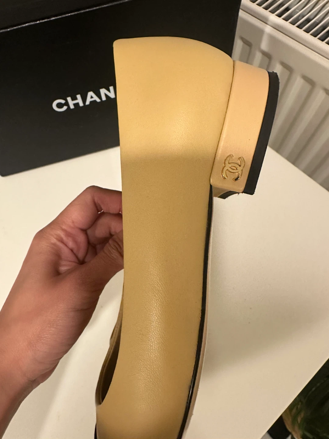Chanel Beige and Black Leather Ballet Flats - photo 3