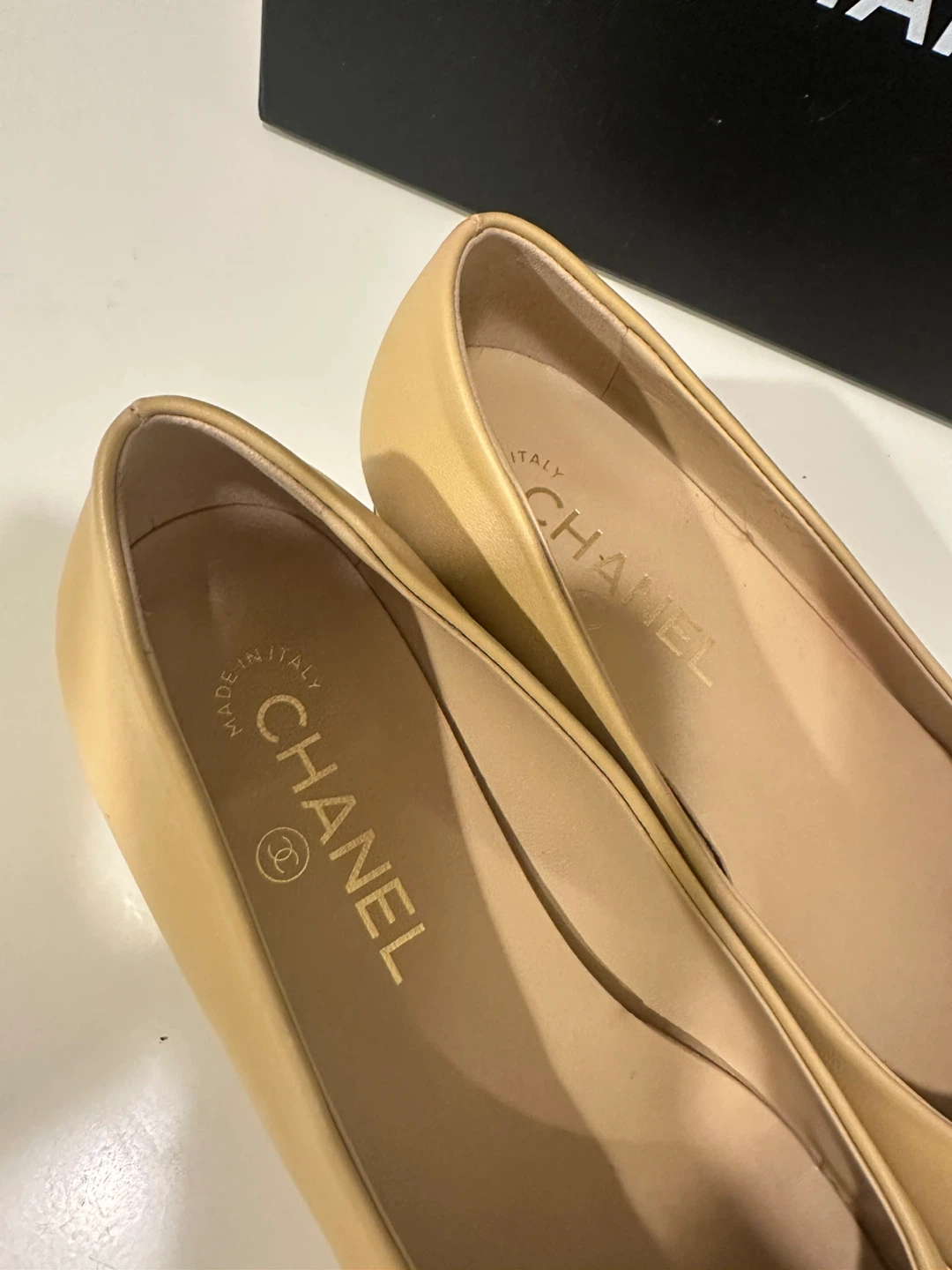 Chanel Beige and Black Leather Ballet Flats - photo 5