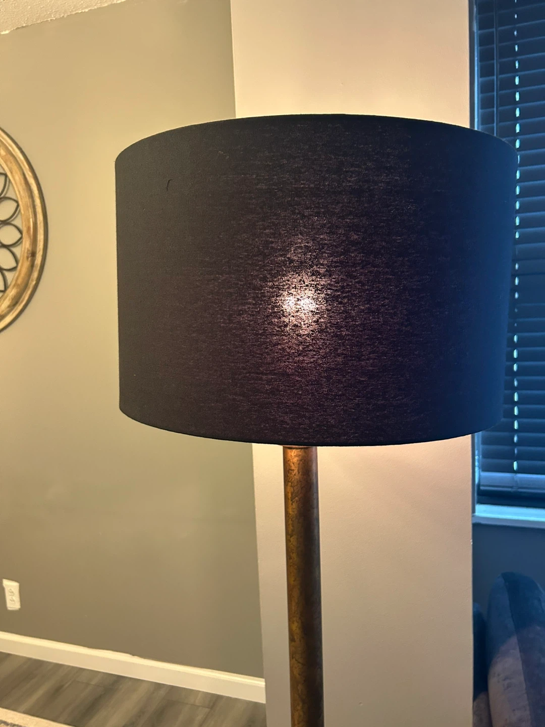 Style Bronze Floor Lamp – Excellent Condition Pick up only - photo 2