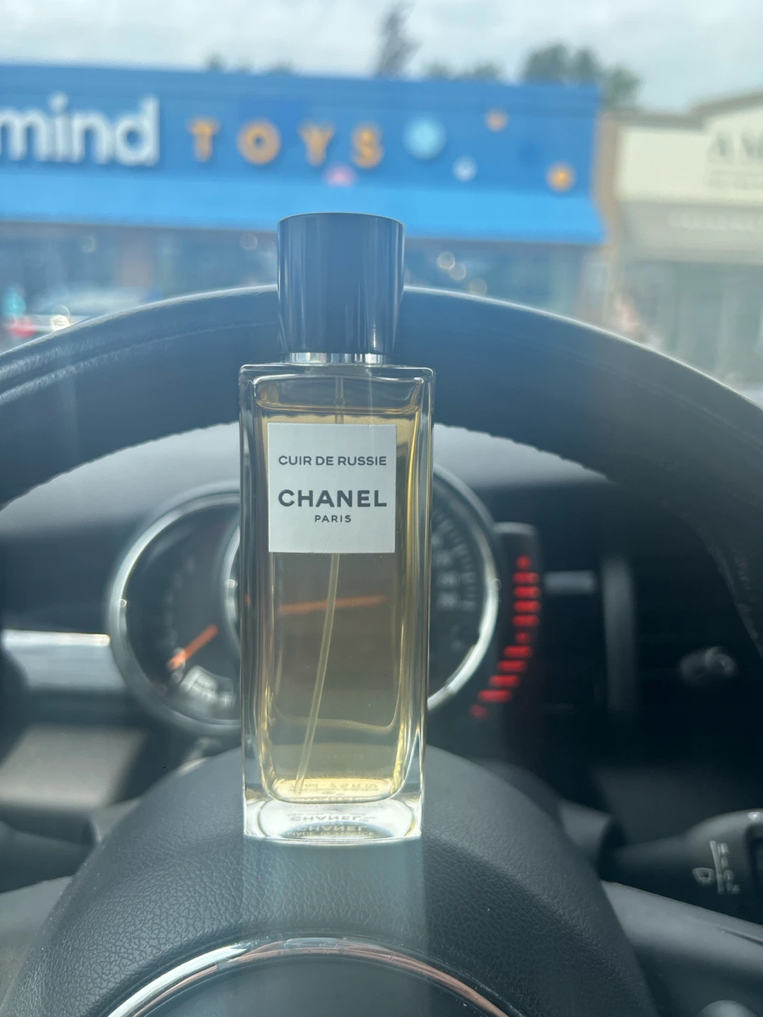 CHANEL Cuir de Russie Eau de Parfum 75 mL — Like New