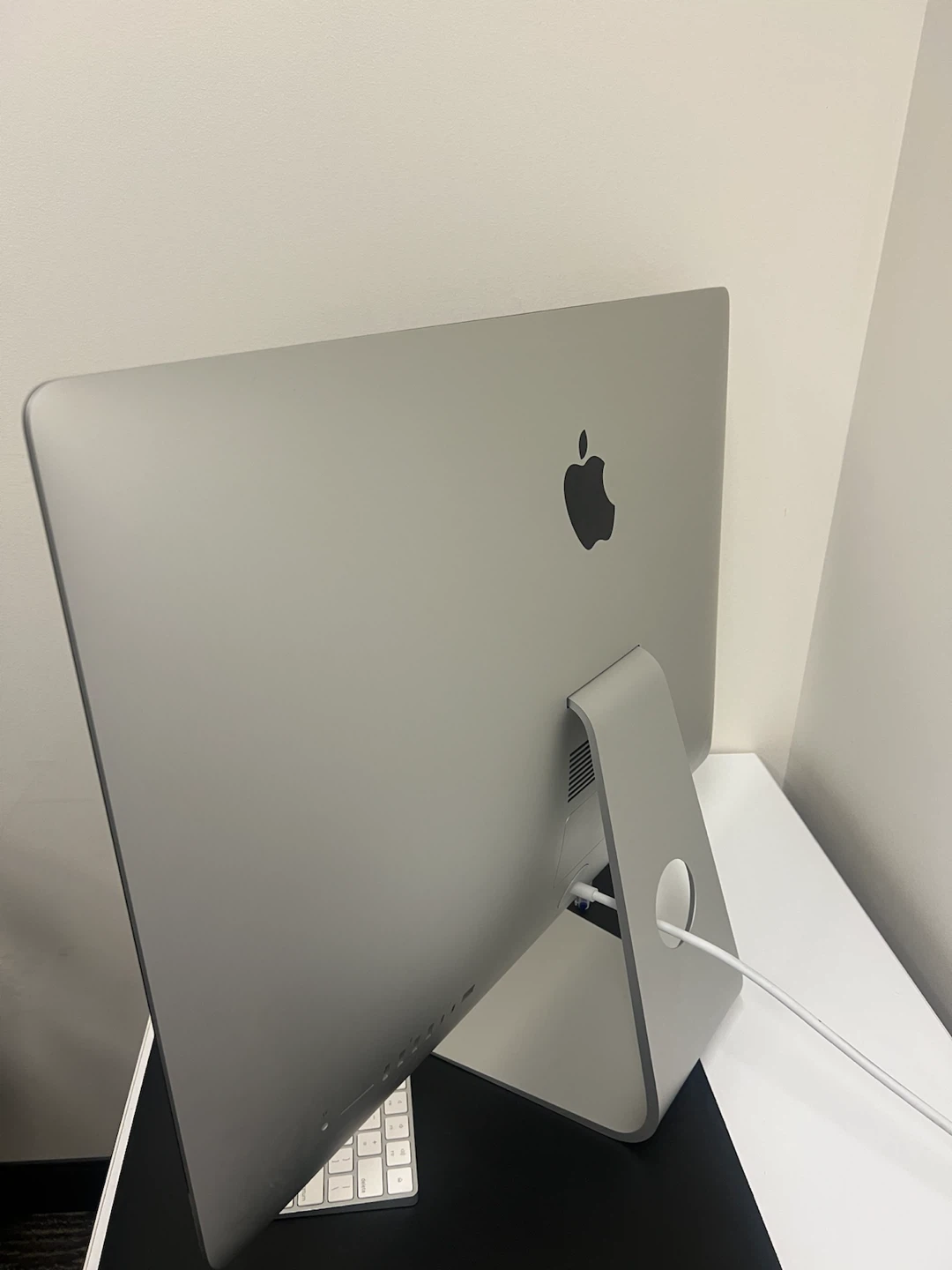 iMac 27” 5K (2019) 1TB + Magic Keyboard & Mouse - photo 4