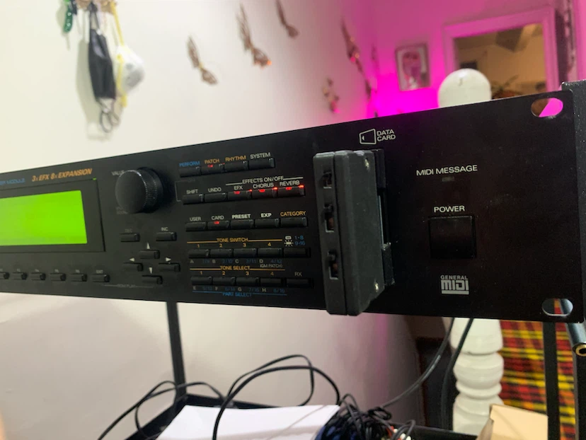 Roland JV-2080 Multi timbral Synthesizer w/ 4MB memory card - photo 4