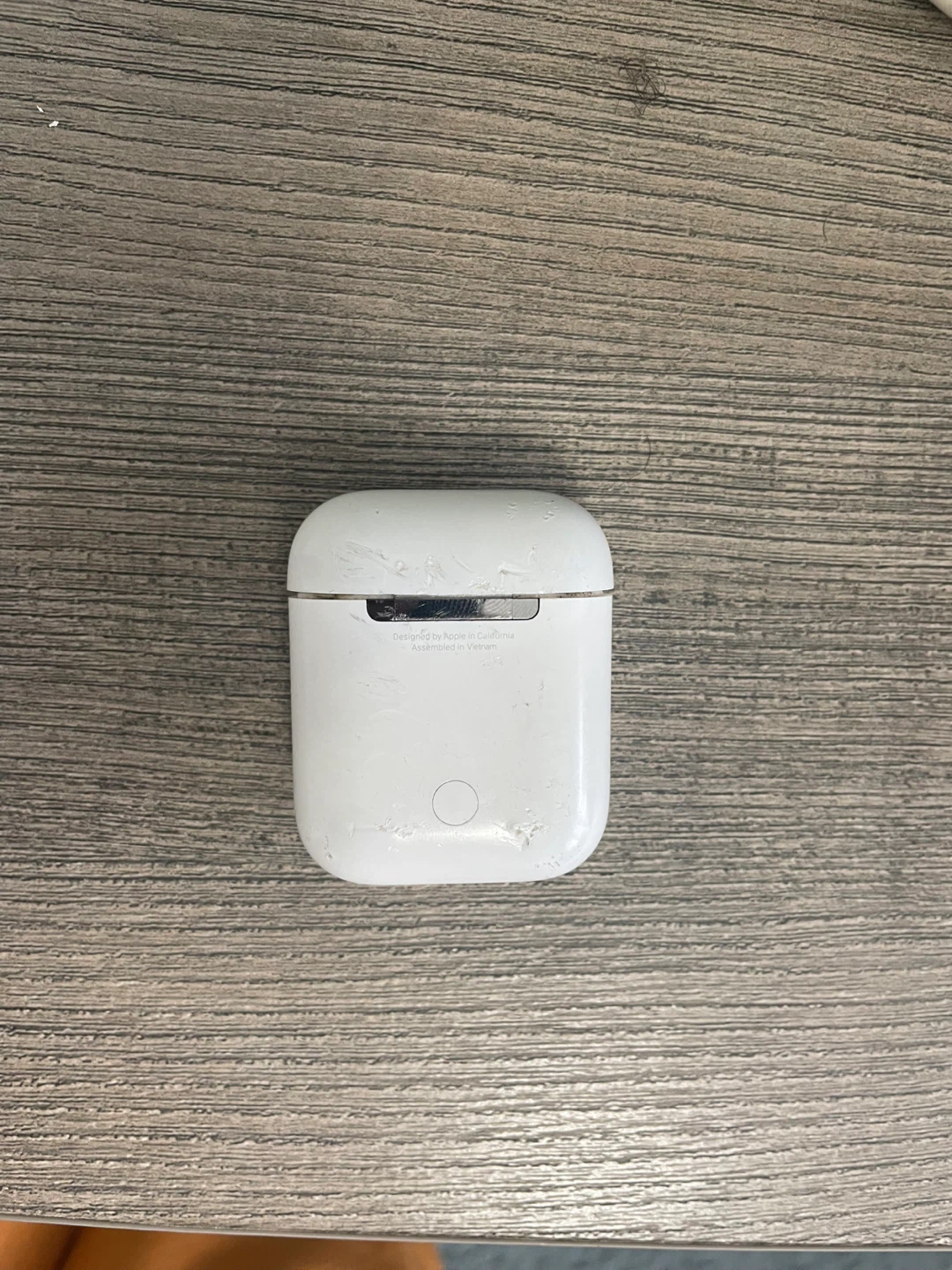 Apple AirPods Charging Case - photo 2