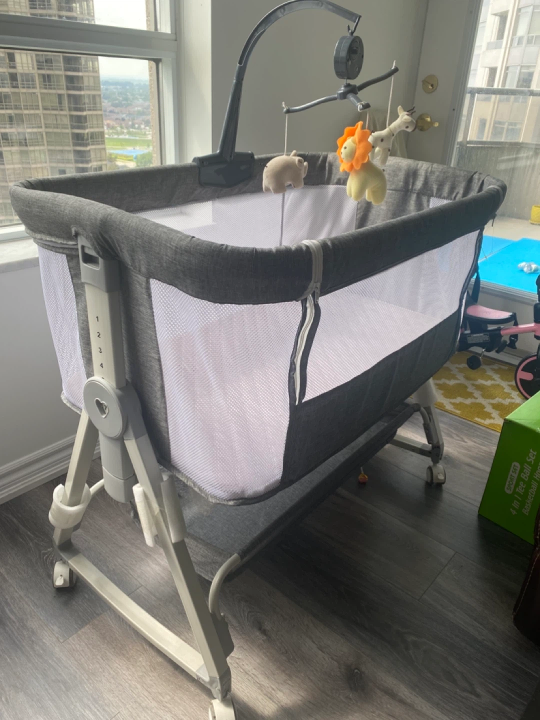 Baby Bedside Bassinet with Mobile - photo 2