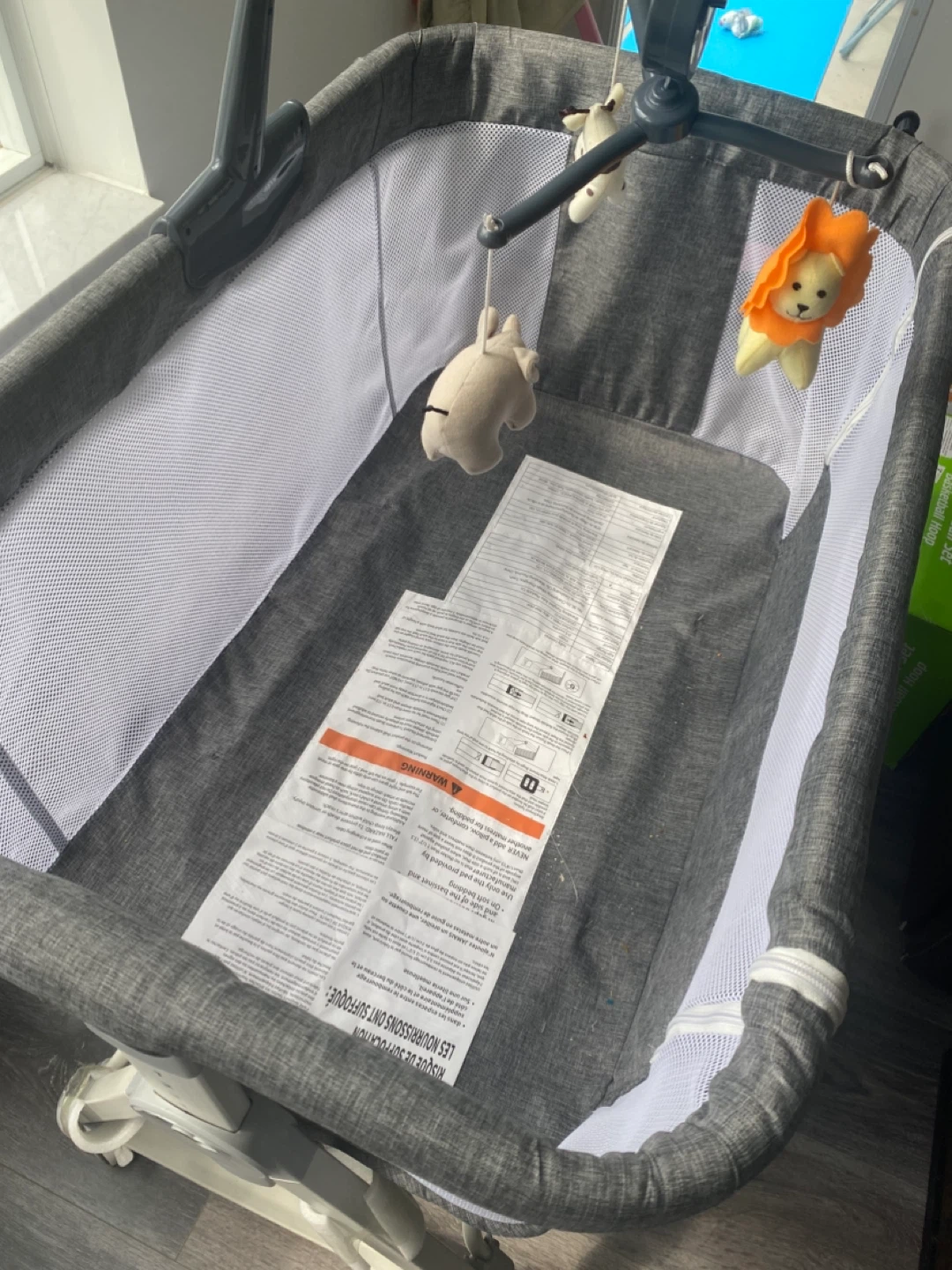 Baby Bedside Bassinet with Mobile - photo 4
