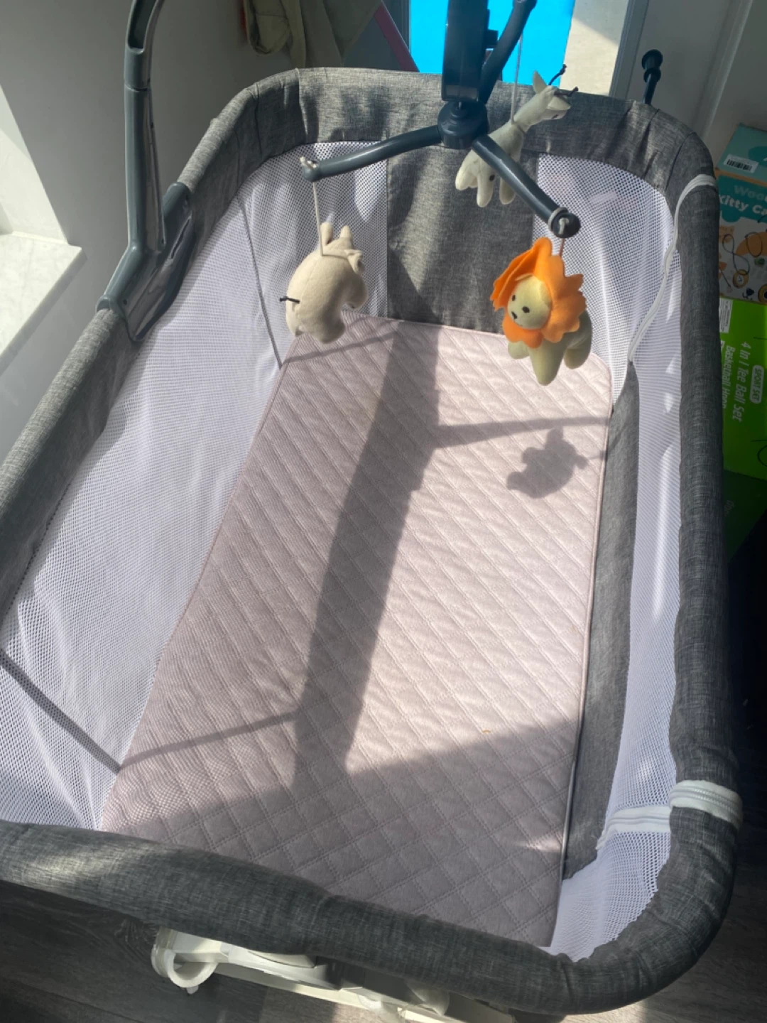 Baby Bedside Bassinet with Mobile - photo 5
