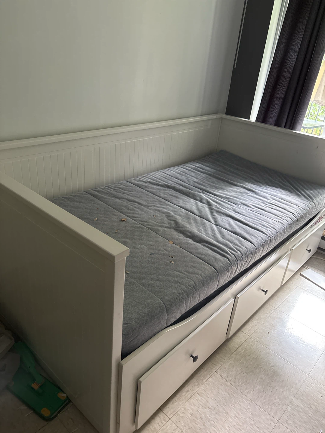 White bed with Storage Drawers