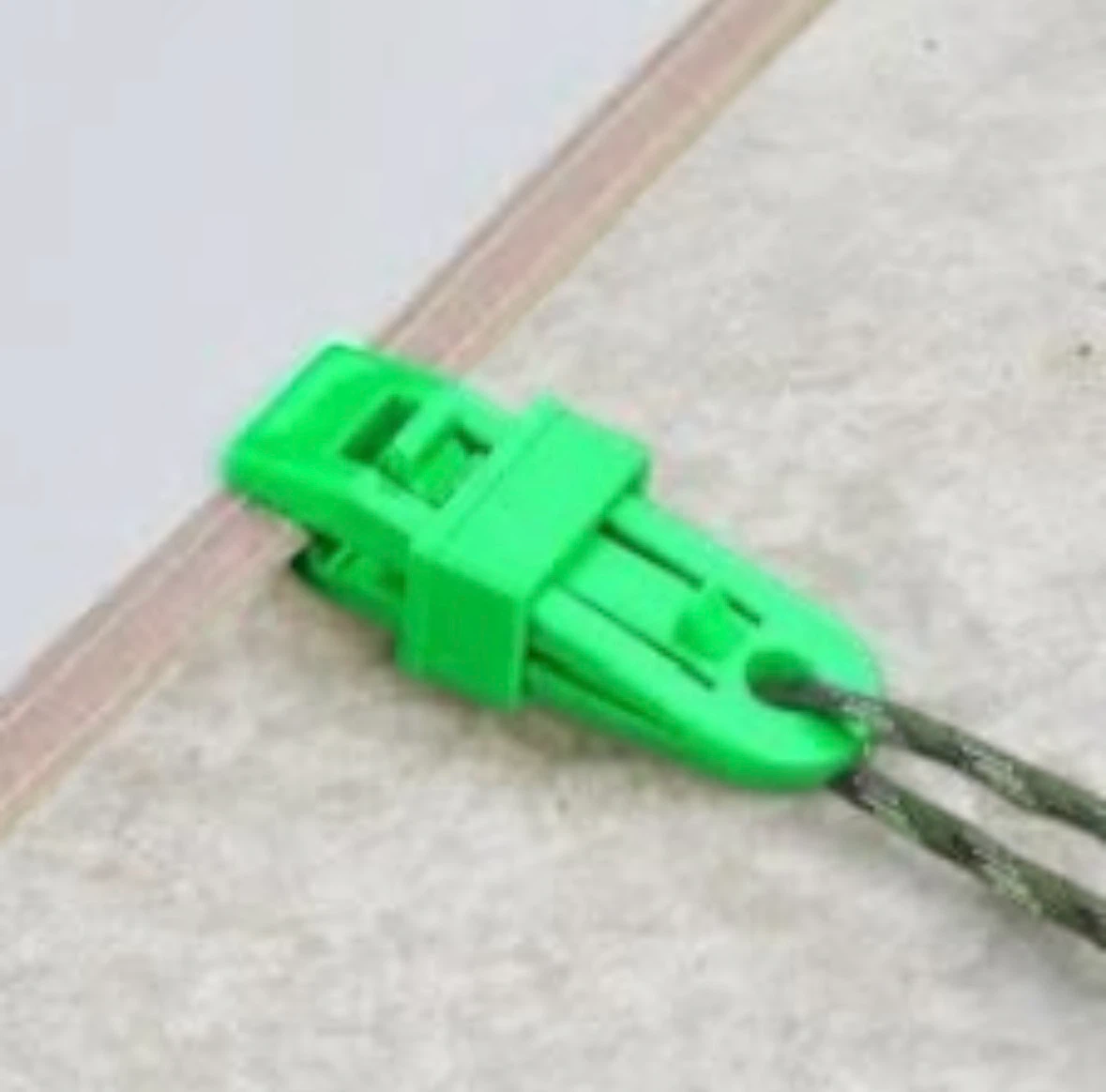 Set of 4 Heavy Duty Tarp Clips New - photo 2
