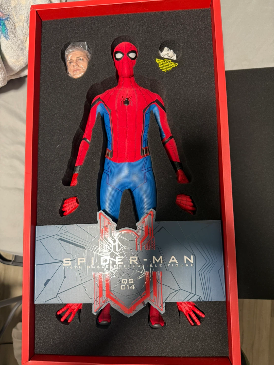 Hot Toys Spider-Man Homecoming 1/4 Scale - photo 4