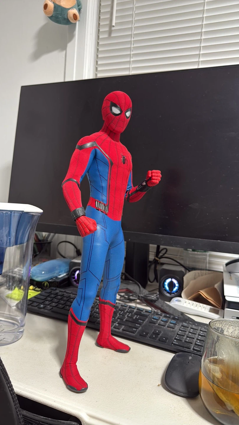 Hot Toys Spider-Man Homecoming 1/4 Scale - photo 5