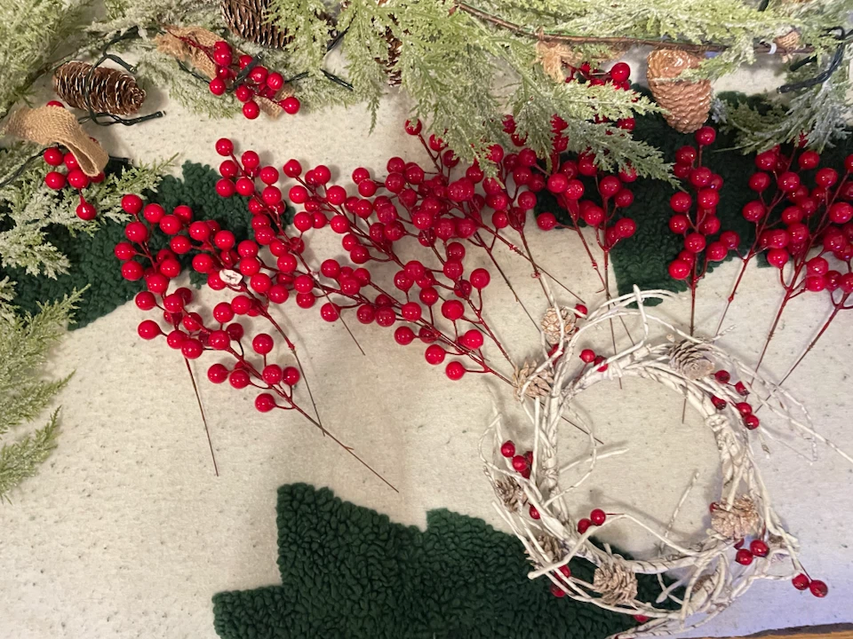 Holiday cranberry Garland and decor set - photo 2