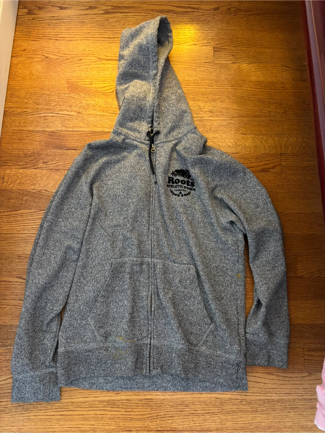 Roots sweater size small