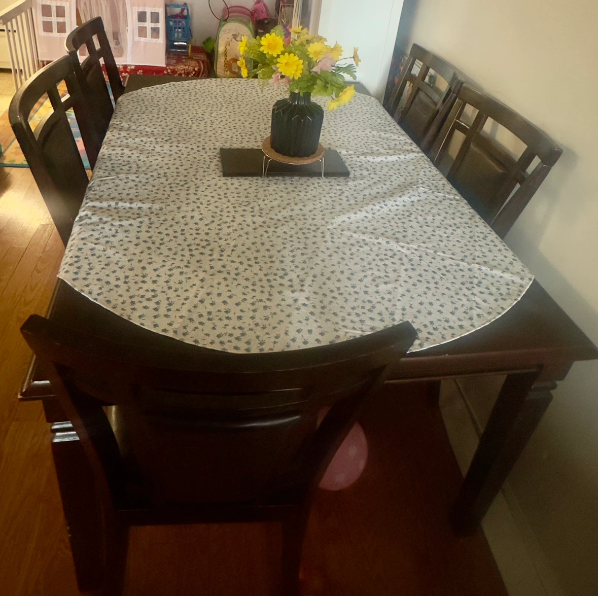 Dark Wood Dining Table and 5 Chairs Set