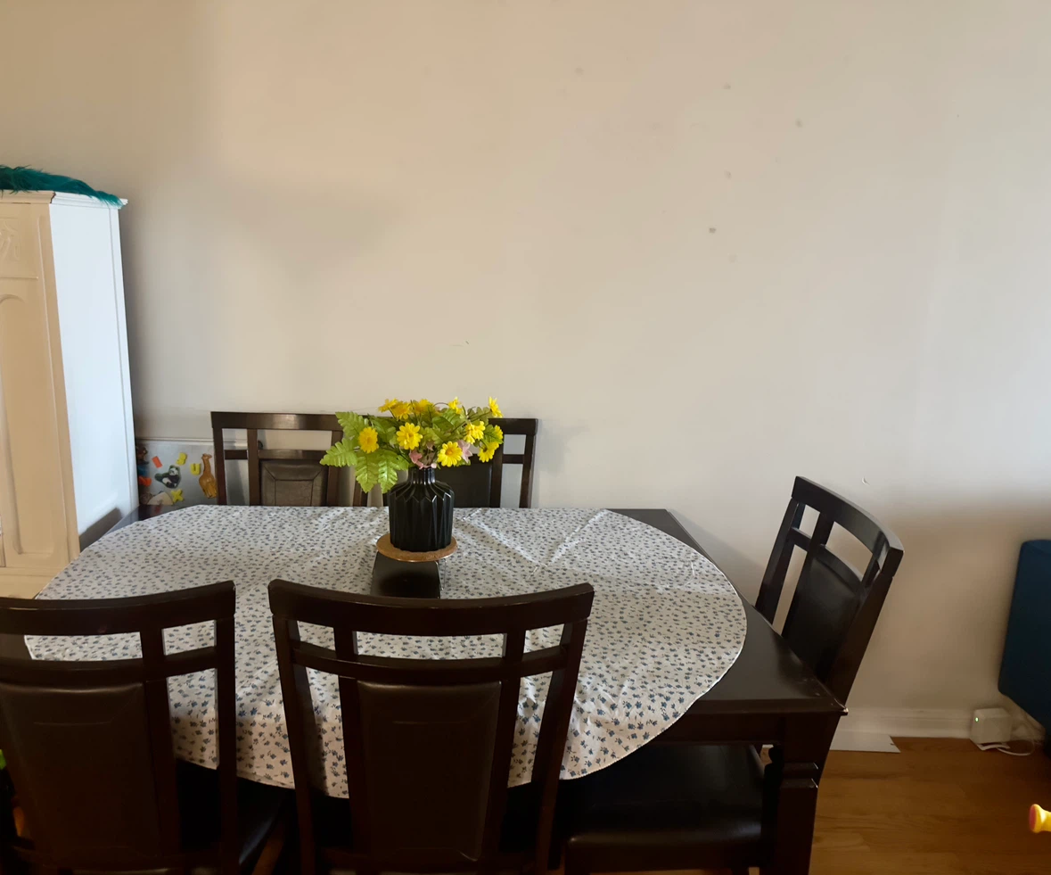 Dark Wood Dining Table and 5 Chairs Set - photo 2
