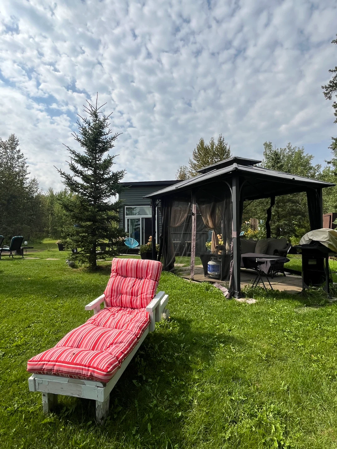 Cabin rental on 5 acres private 25 mins from downtown Edmonton