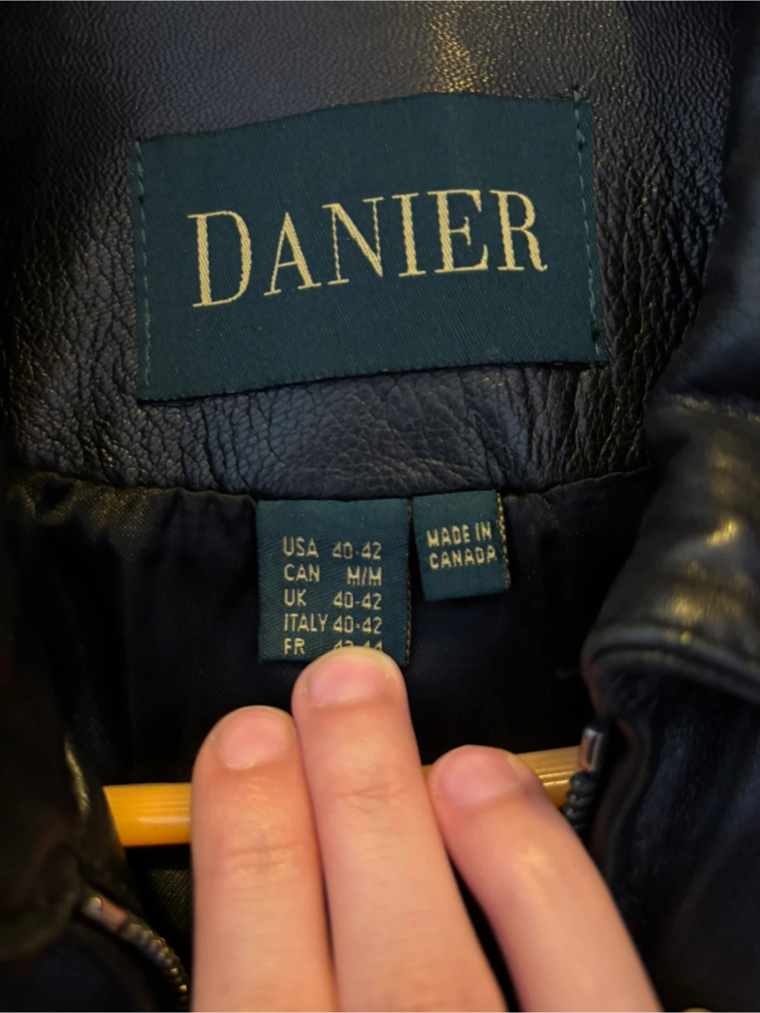 Danier leather jacket size M - photo 2