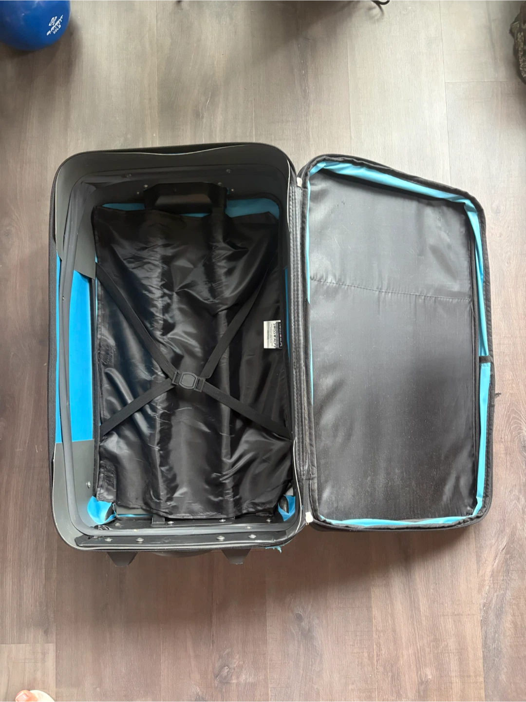 Suitcase - photo 2