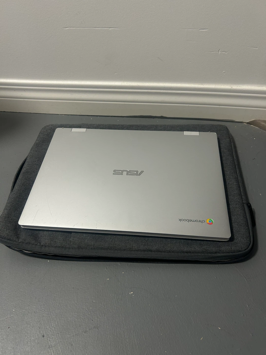 ASUS Chromebook with Bag - photo 3
