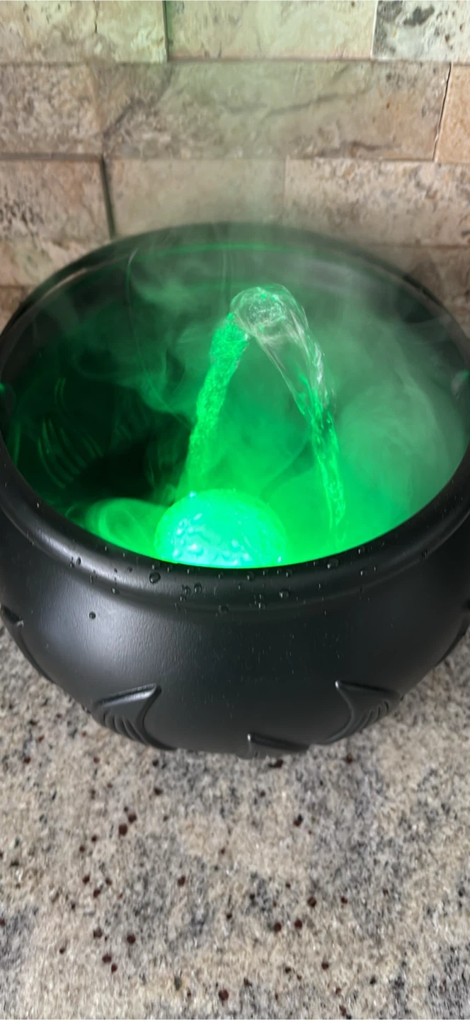 Light-Up Halloween Cauldron Fountain - photo 2