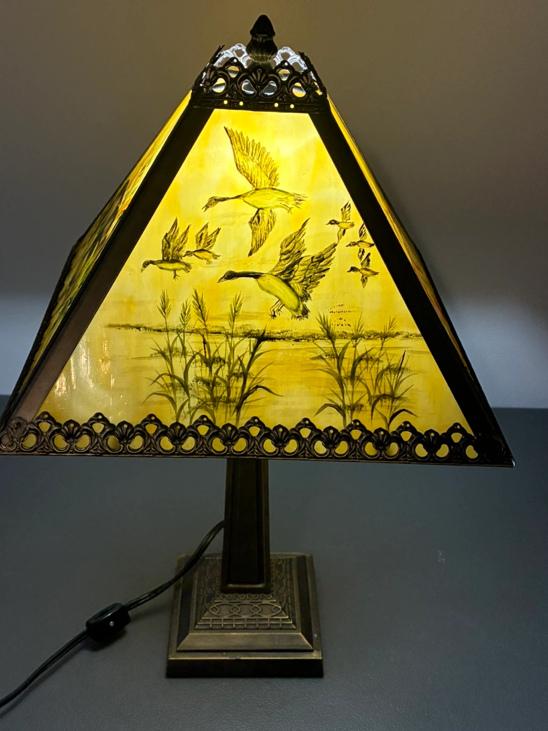 Vintage Arts & Crafts Style Table Lamp with Nature Scenes - photo 3