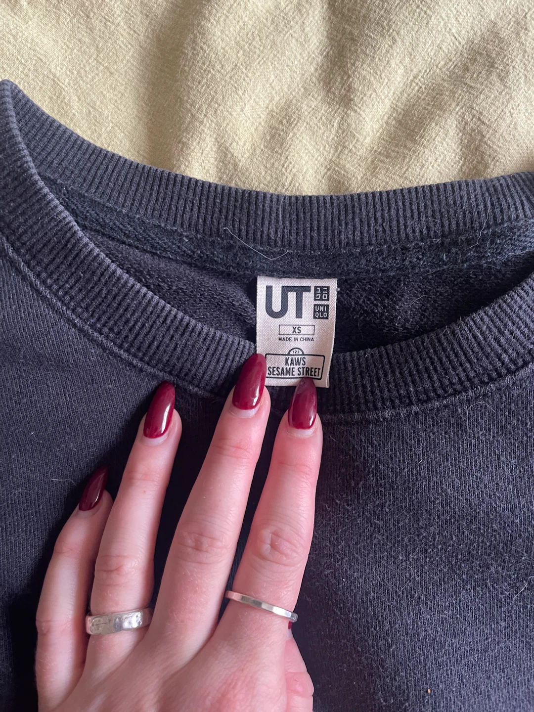 Uniqlo x Sesame Street x Kaws crewneck - photo 3