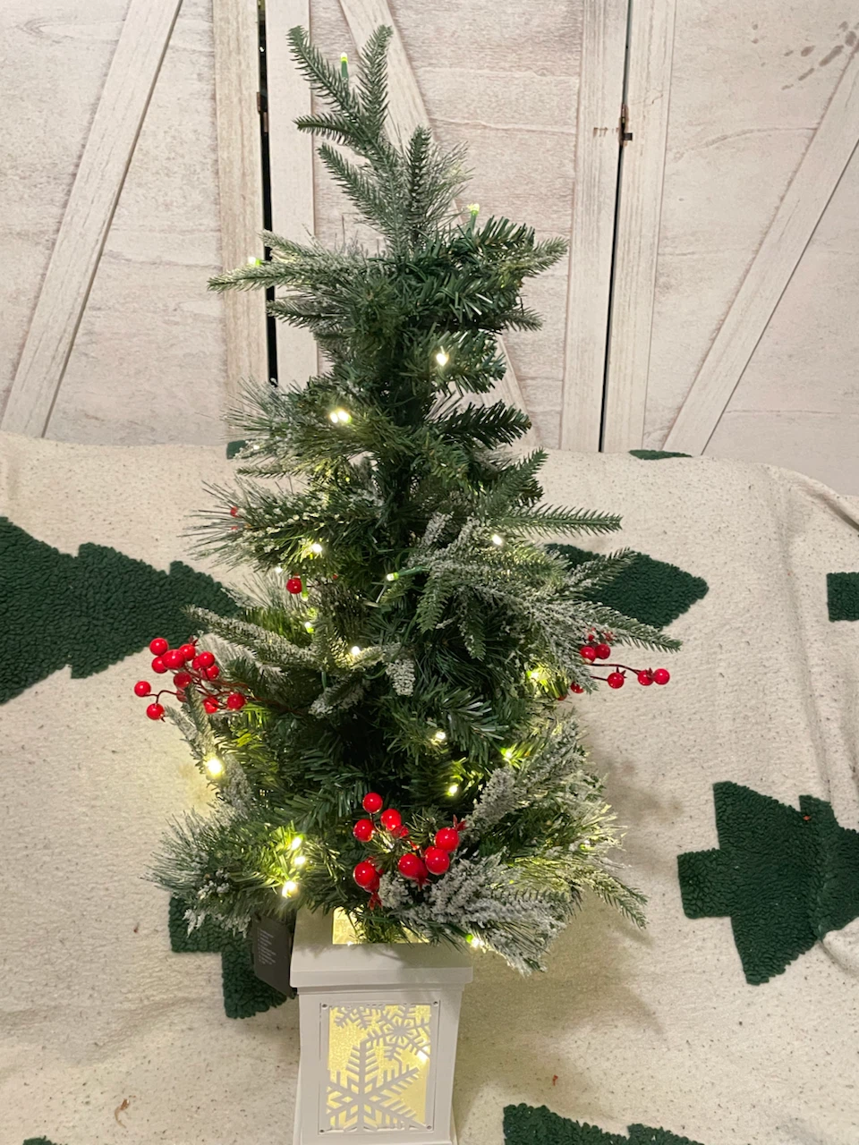Lighted Tabletop Christmas Tree in Snowflake Lantern - photo 2