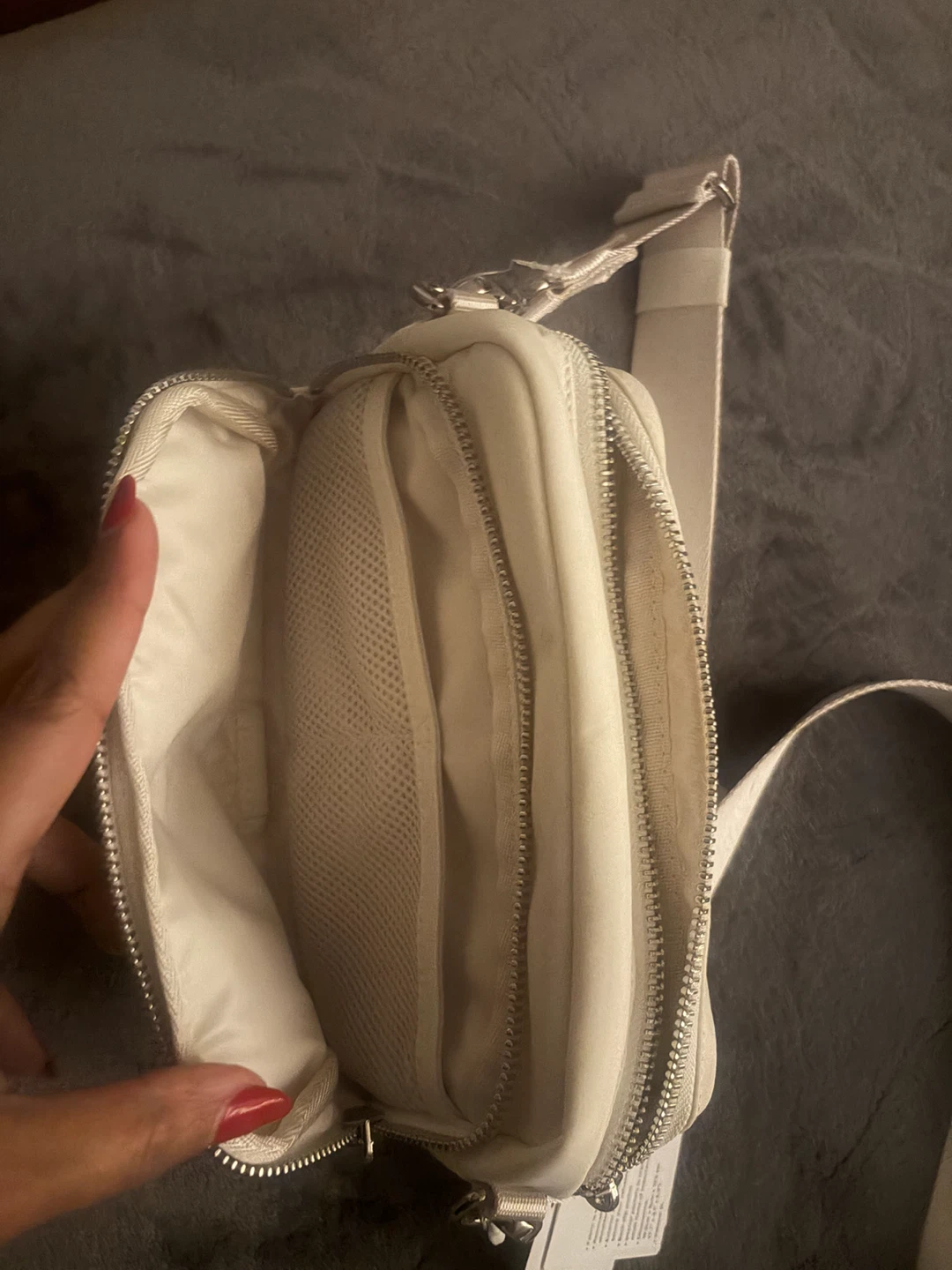 Lululemon Everywhere Crossbody Bag - photo 3