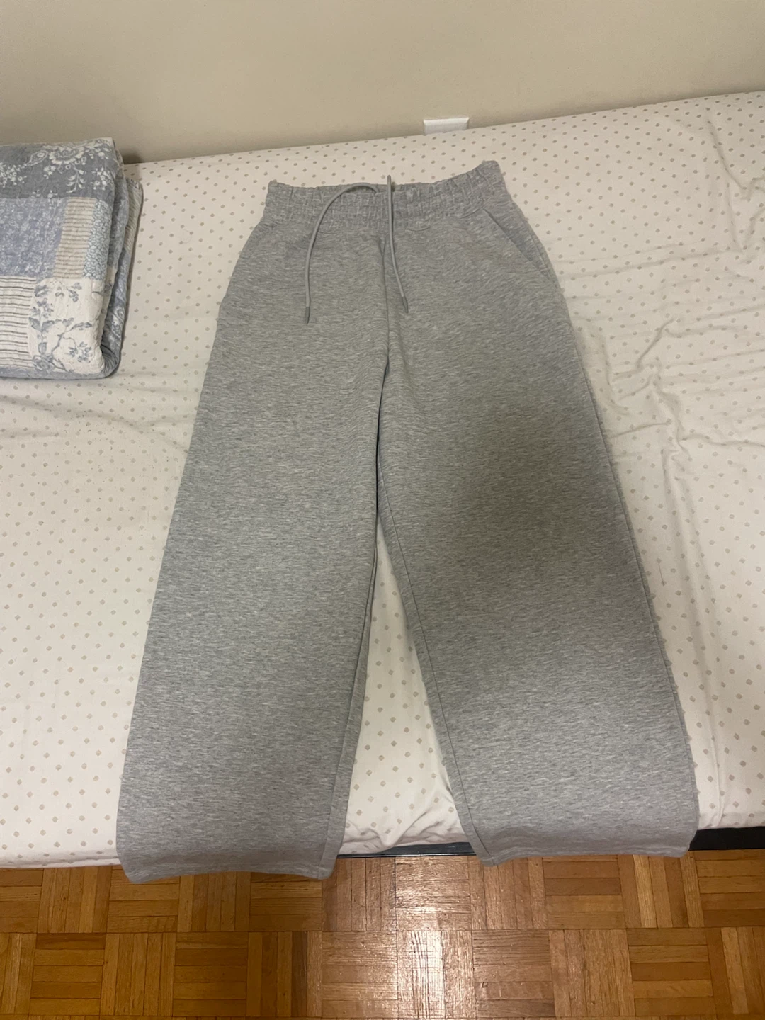 Uni Qlo Grey Sweatpants - photo 2