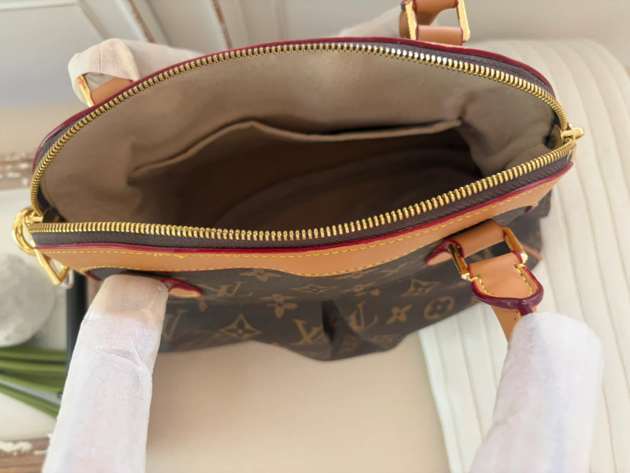 Louis Vuitton Monogram Handbag - photo 3